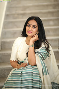 Laya stills at Thammudu Movie Interview, HD Gallery