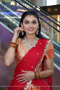 Manu Malleshwari at Hilife Exhibition Launch Event