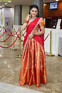 Manu Malleshwari at Hilife Exhibition Launch Event
