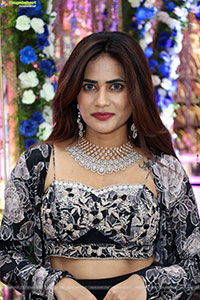 Naziya Khan Stills in Black Designer Dress, HD Gallery