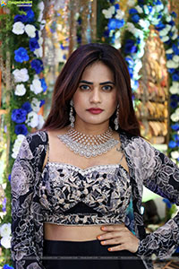 Naziya Khan Stills in Black Designer Dress, HD Gallery