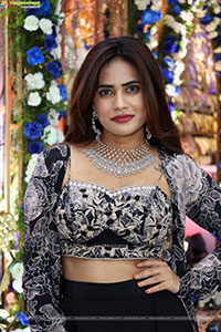 Naziya Khan Stills in Black Designer Dress, HD Gallery