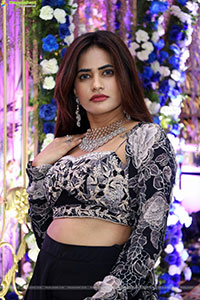 Naziya Khan Stills in Black Designer Dress, HD Gallery