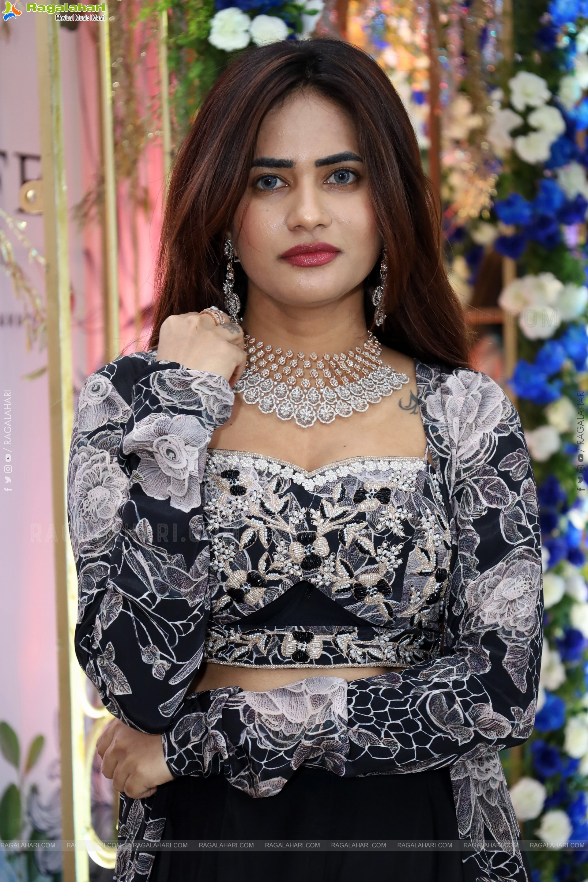 Naziya Khan Stills in Black Designer Dress, HD Gallery