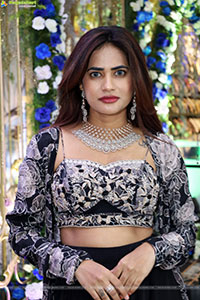 Naziya Khan Stills in Black Designer Dress, HD Gallery