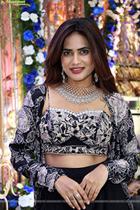 Naziya Khan Stills in Black Designer Dress, HD Gallery