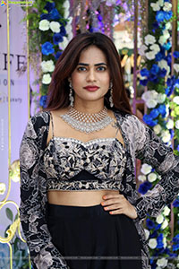 Naziya Khan Stills in Black Designer Dress, HD Gallery