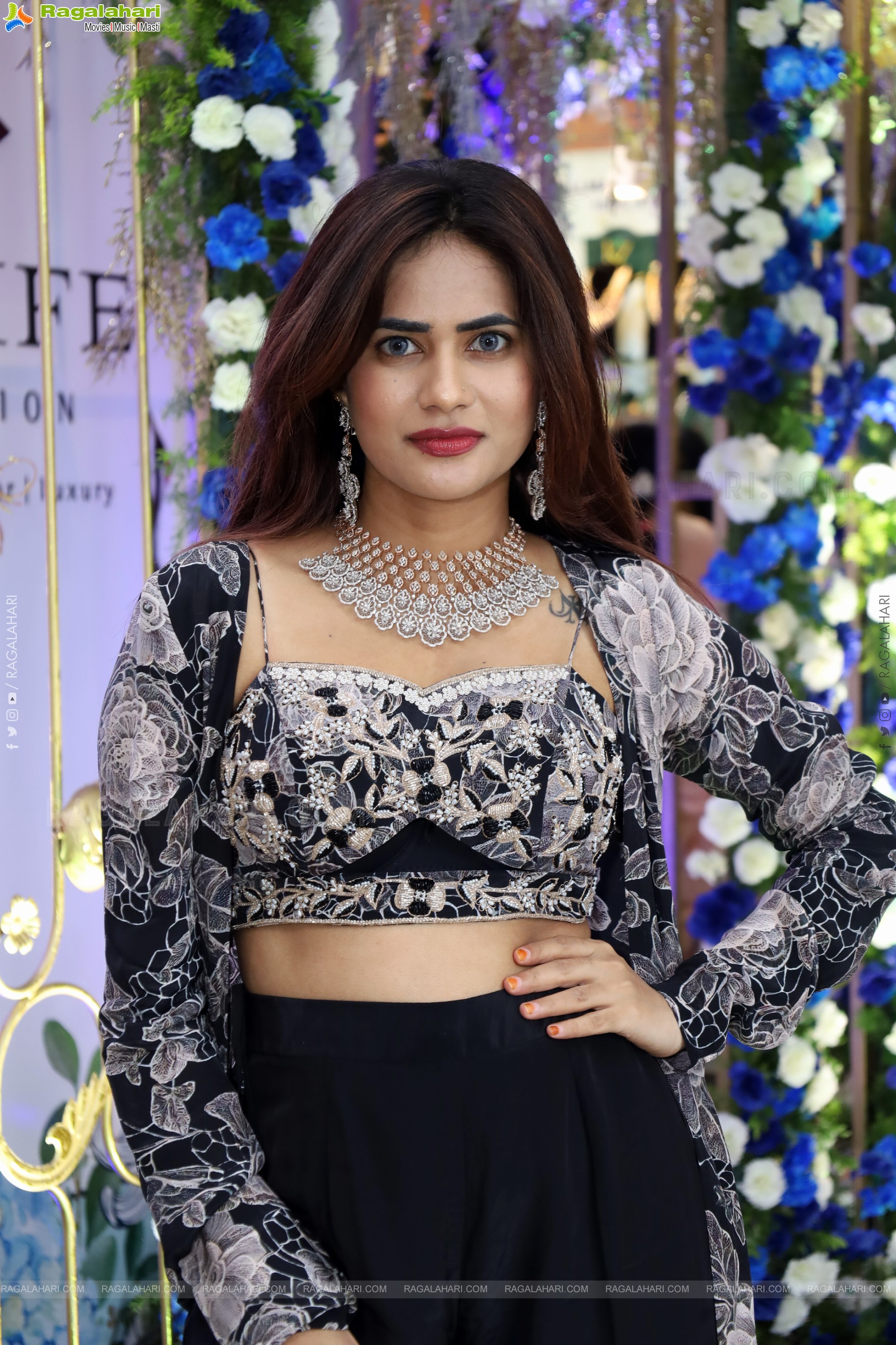 Naziya Khan Stills in Black Designer Dress, HD Gallery