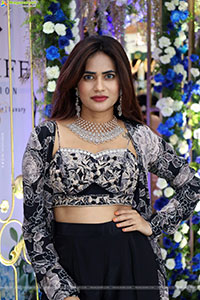 Naziya Khan Stills in Black Designer Dress, HD Gallery