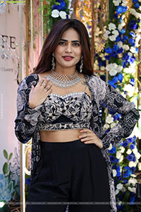 Naziya Khan Stills in Black Designer Dress, HD Gallery