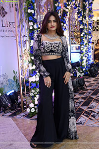 Naziya Khan Stills in Black Designer Dress, HD Gallery