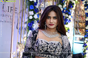 Naziya Khan Stills in Black Designer Dress, HD Gallery