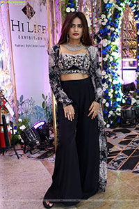 Naziya Khan Stills in Black Designer Dress, HD Gallery