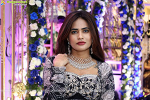 Naziya Khan Stills in Black Designer Dress, HD Gallery