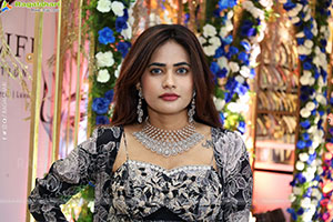 Naziya Khan Stills in Black Designer Dress, HD Gallery