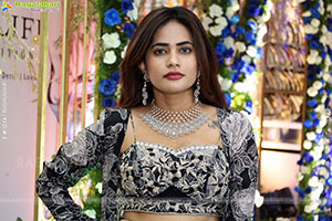 Naziya Khan Stills in Black Designer Dress, HD Gallery