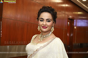 Seerat Kapoor at Hi Life Exhibition Launch, HD Gallery
