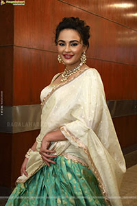 Seerat Kapoor at Hi Life Exhibition Launch, HD Gallery
