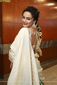 Seerat Kapoor at Hi Life Exhibition Launch, HD Gallery