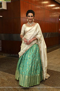 Seerat Kapoor at Hi Life Exhibition Launch, HD Gallery