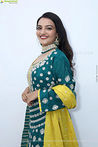 Shailu Kuthadi Latest HD Stills, Photo Gallery
