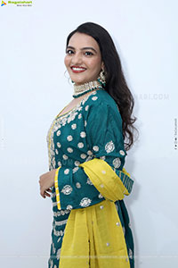 Shailu Kuthadi Latest HD Stills, Photo Gallery