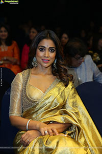 Shriya Saran at JITO Connect 2025 Curtain Raiser Event