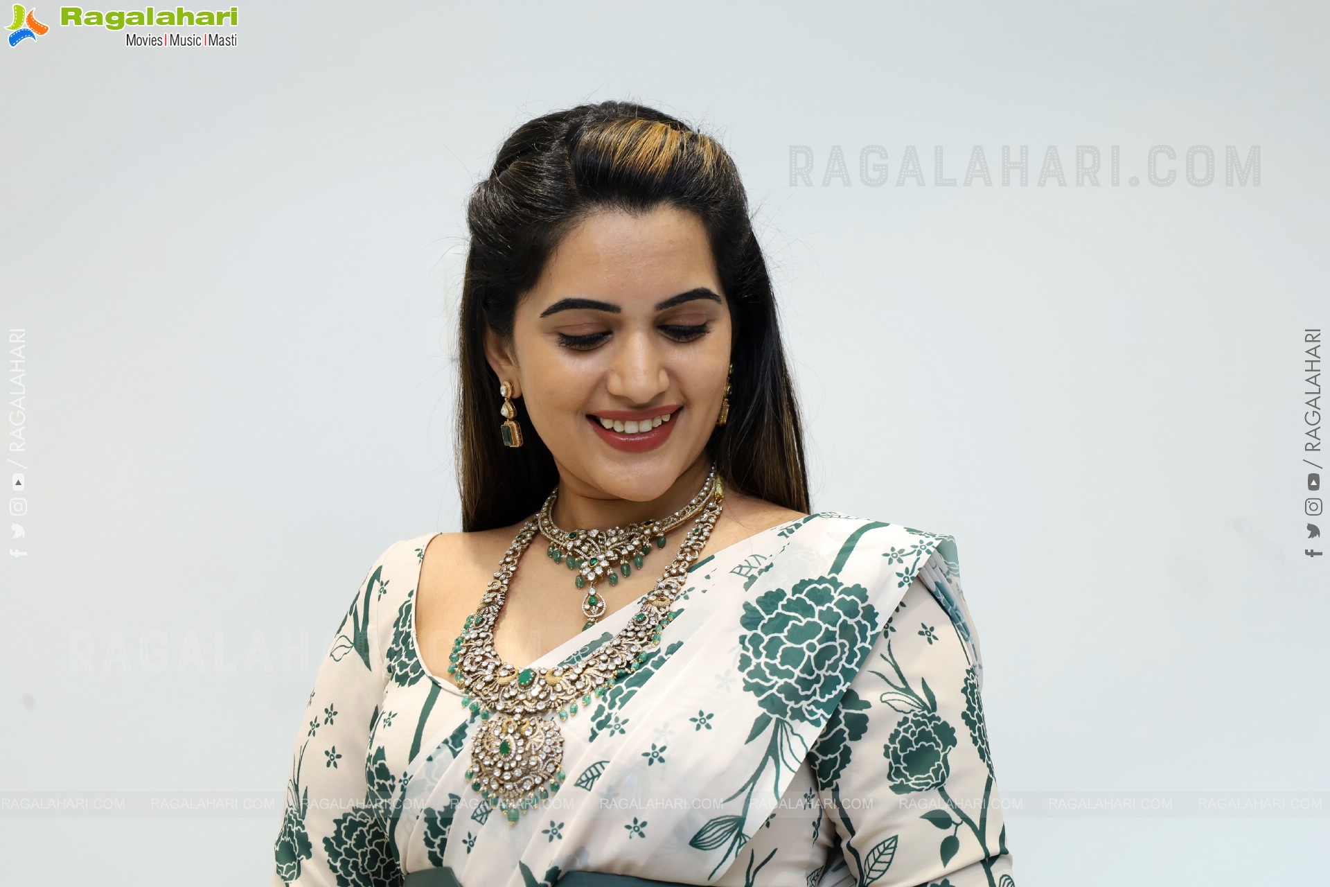 Sravanthi Chokarapu Latest Glamorous Stills, HD Gallery