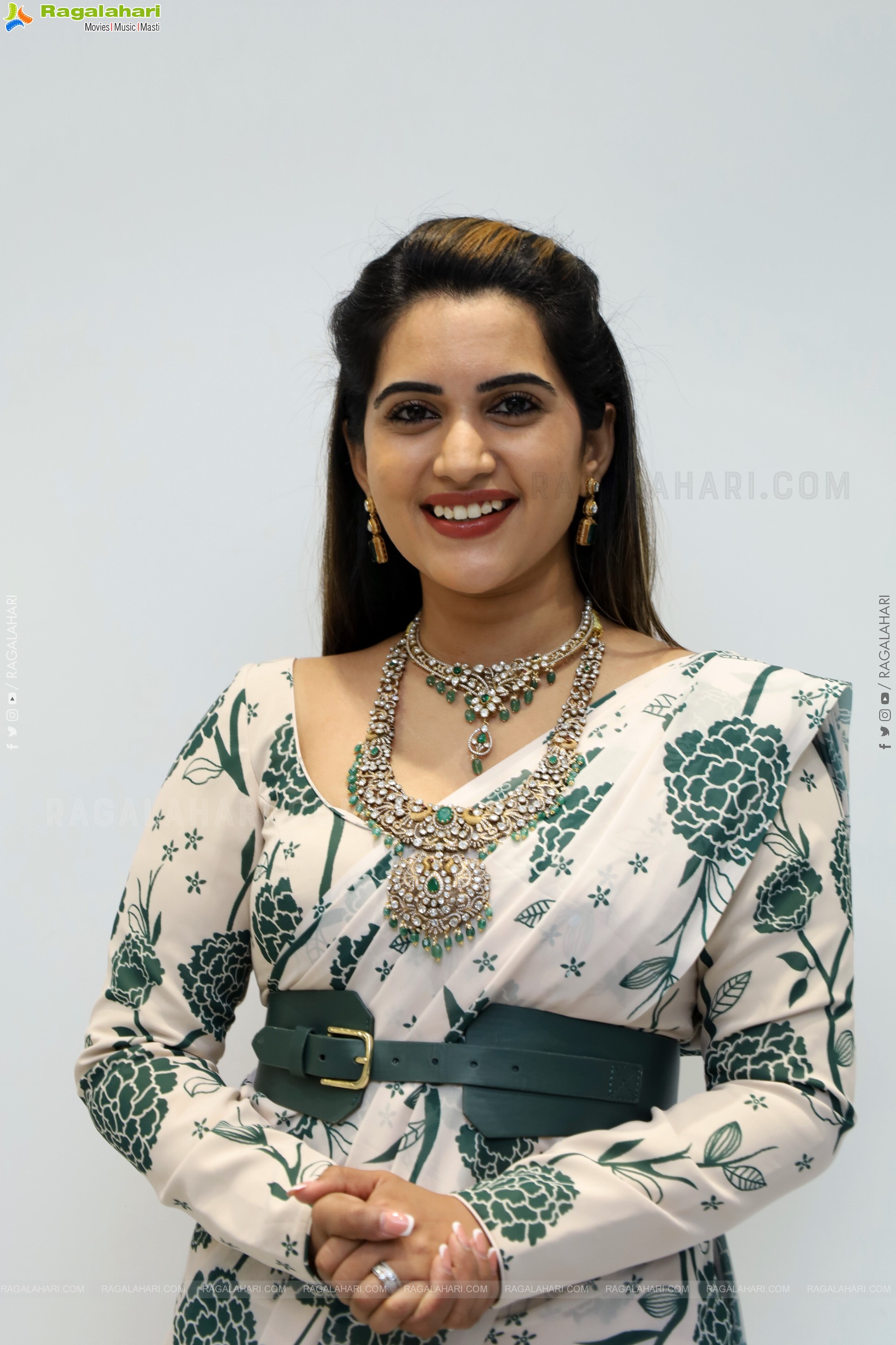 Sravanthi Chokarapu Latest Glamorous Stills, HD Gallery