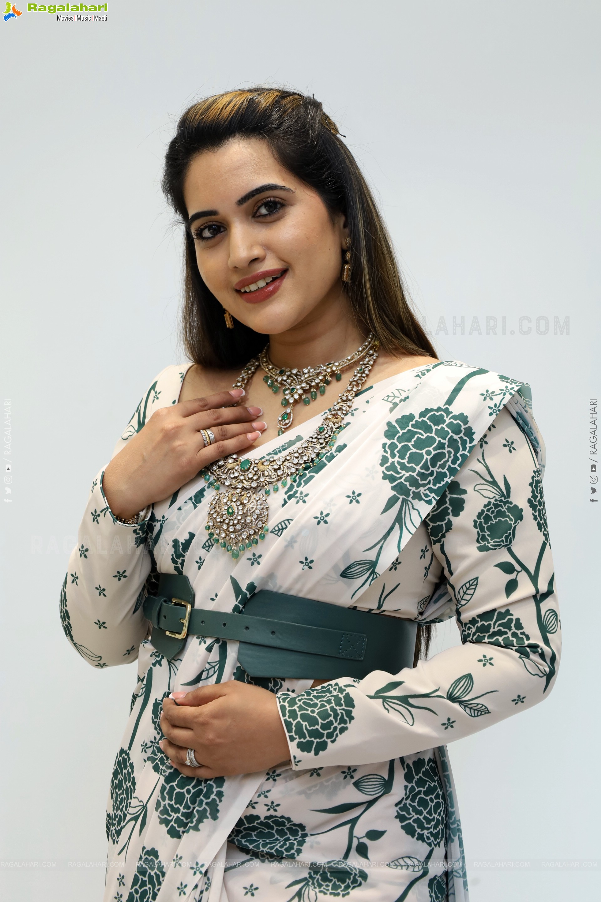 Sravanthi Chokarapu Latest Glamorous Stills, HD Gallery