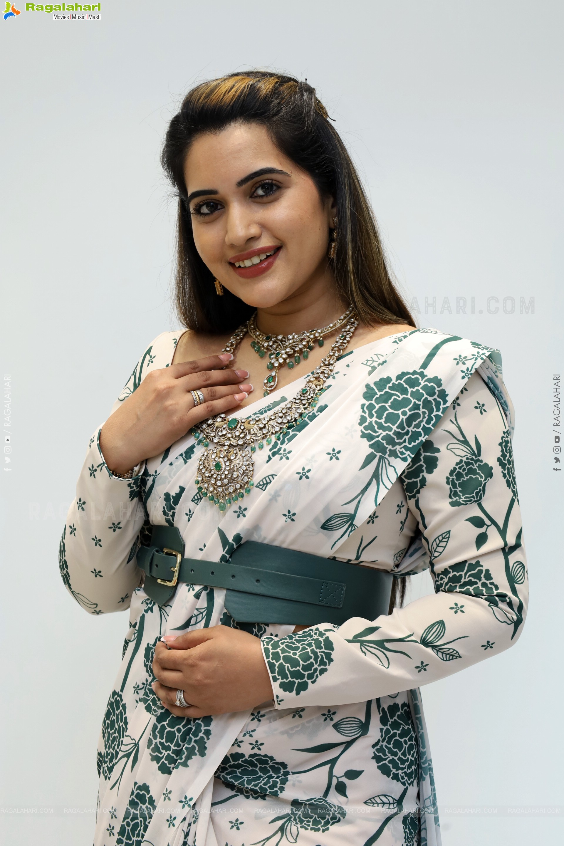 Sravanthi Chokarapu Latest Glamorous Stills, HD Gallery
