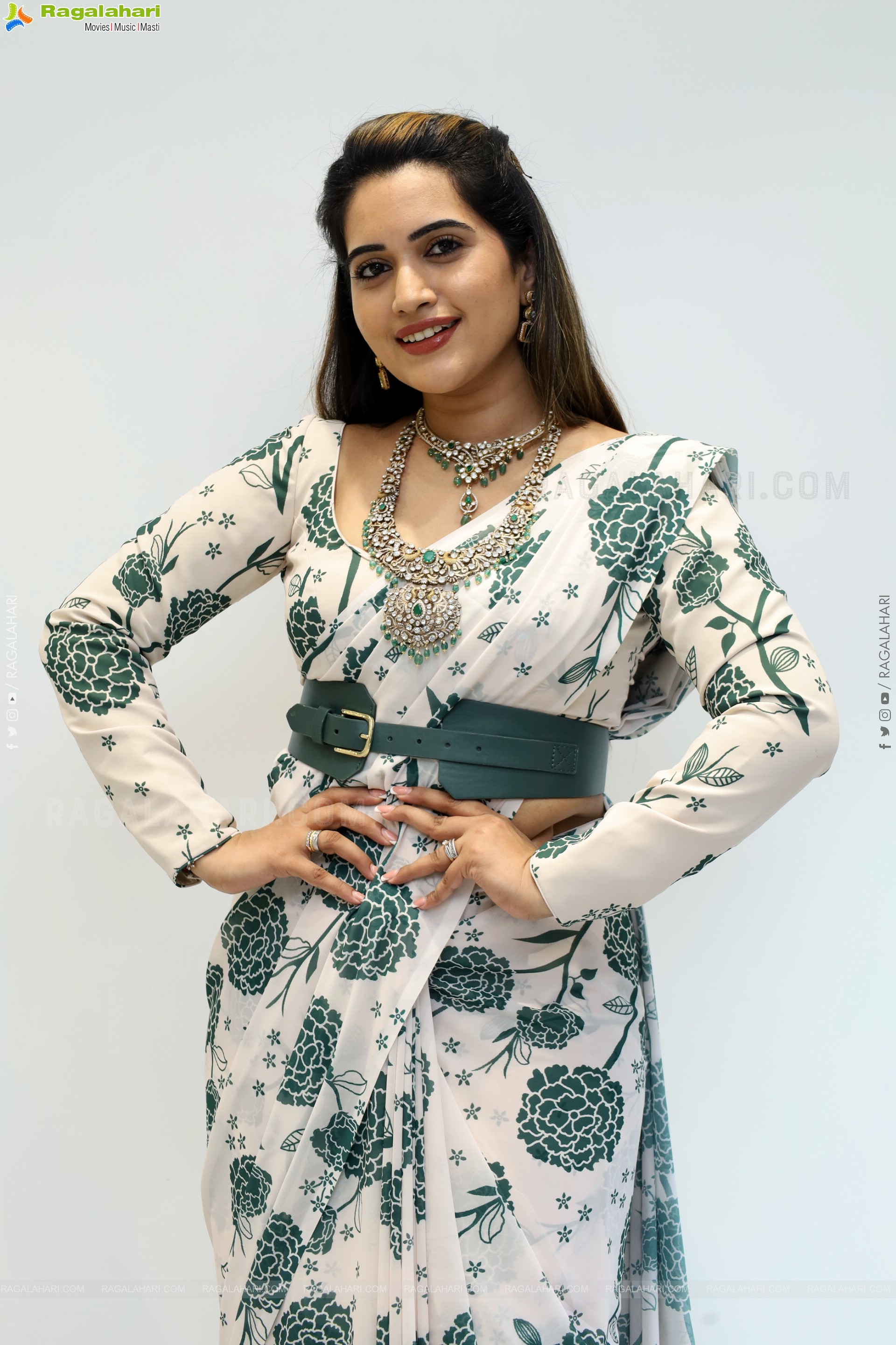 Sravanthi Chokarapu Latest Glamorous Stills, HD Gallery