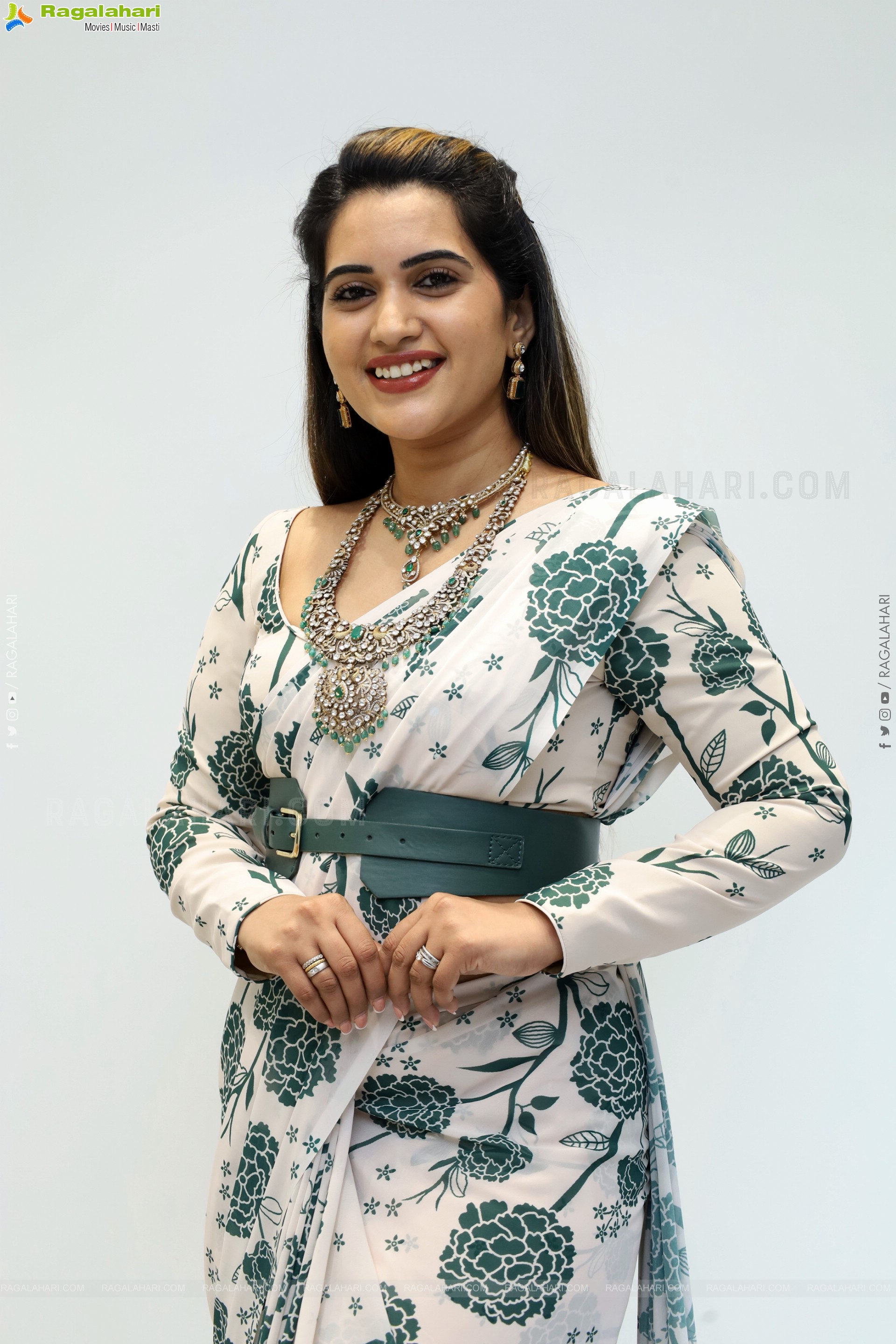 Sravanthi Chokarapu Latest Glamorous Stills, HD Gallery