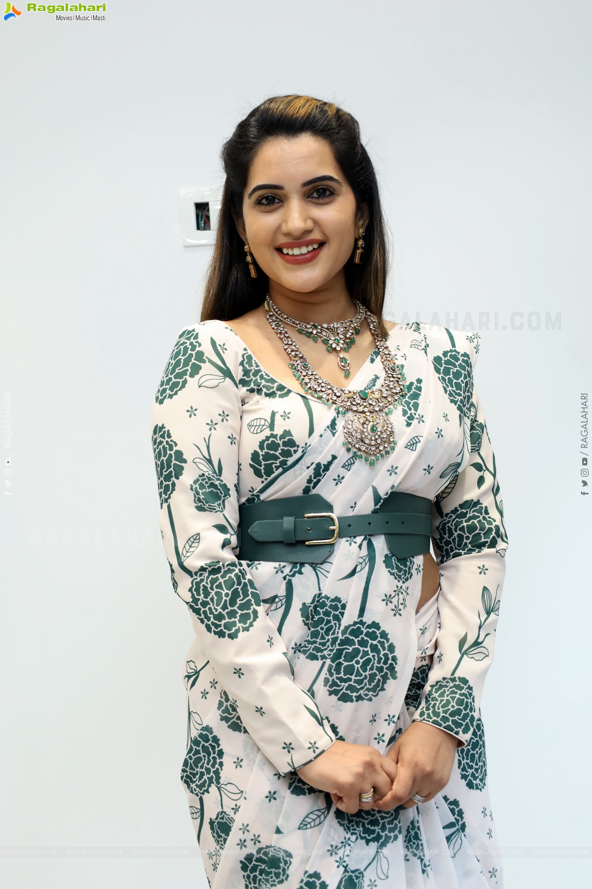 Sravanthi Chokarapu Latest Glamorous Stills, HD Gallery