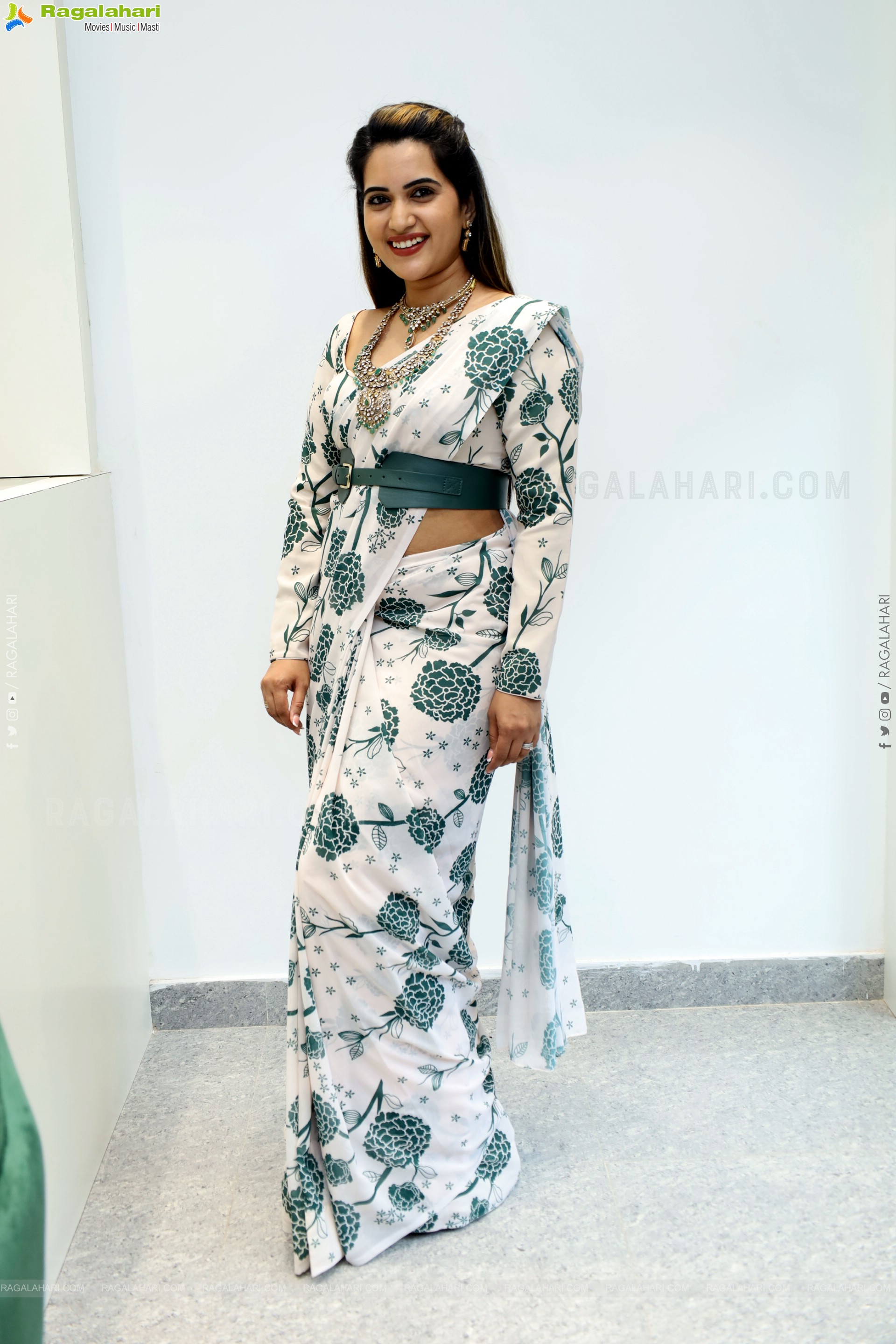Sravanthi Chokarapu Latest Glamorous Stills, HD Gallery