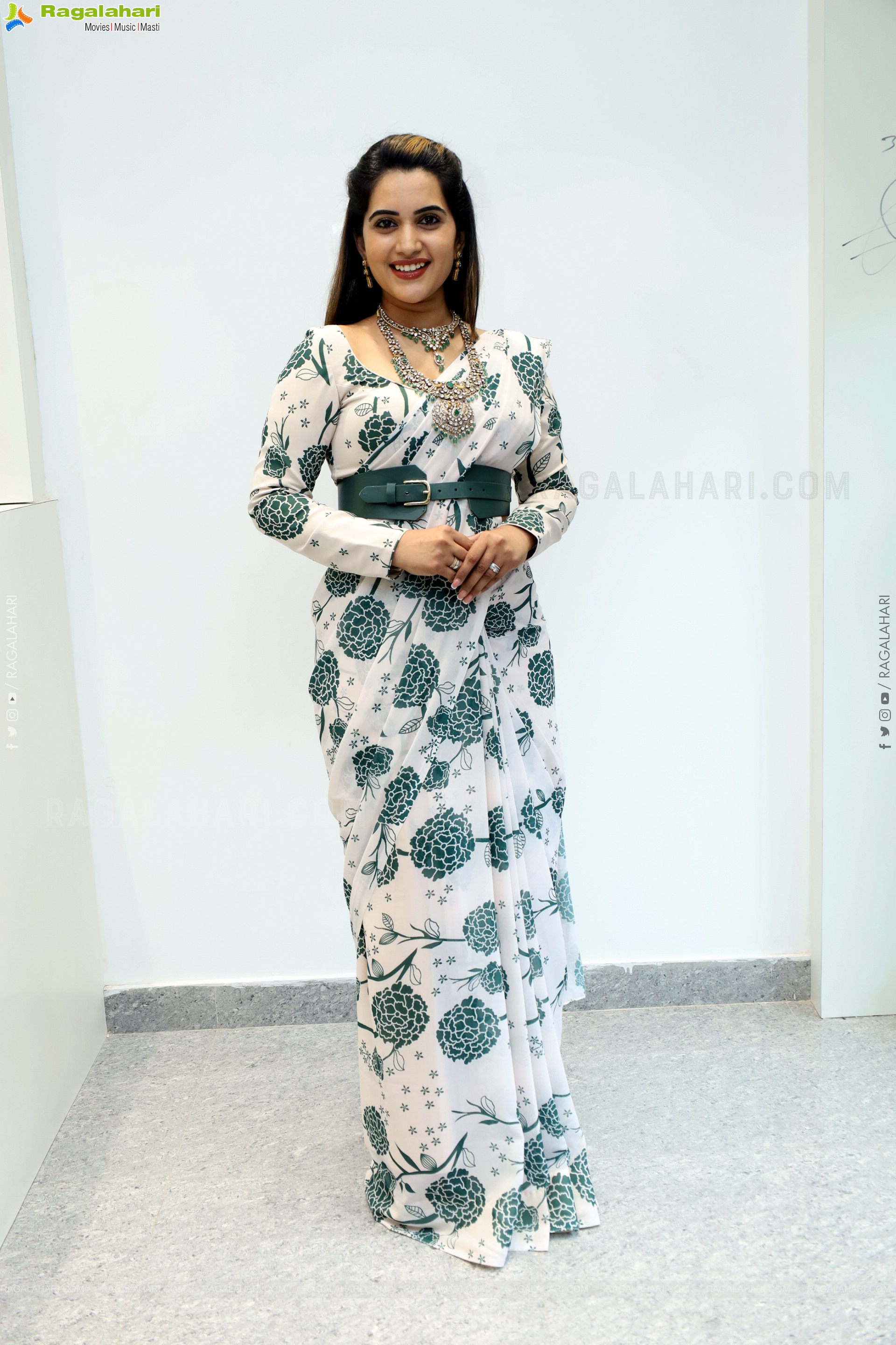 Sravanthi Chokarapu Latest Glamorous Stills, HD Gallery