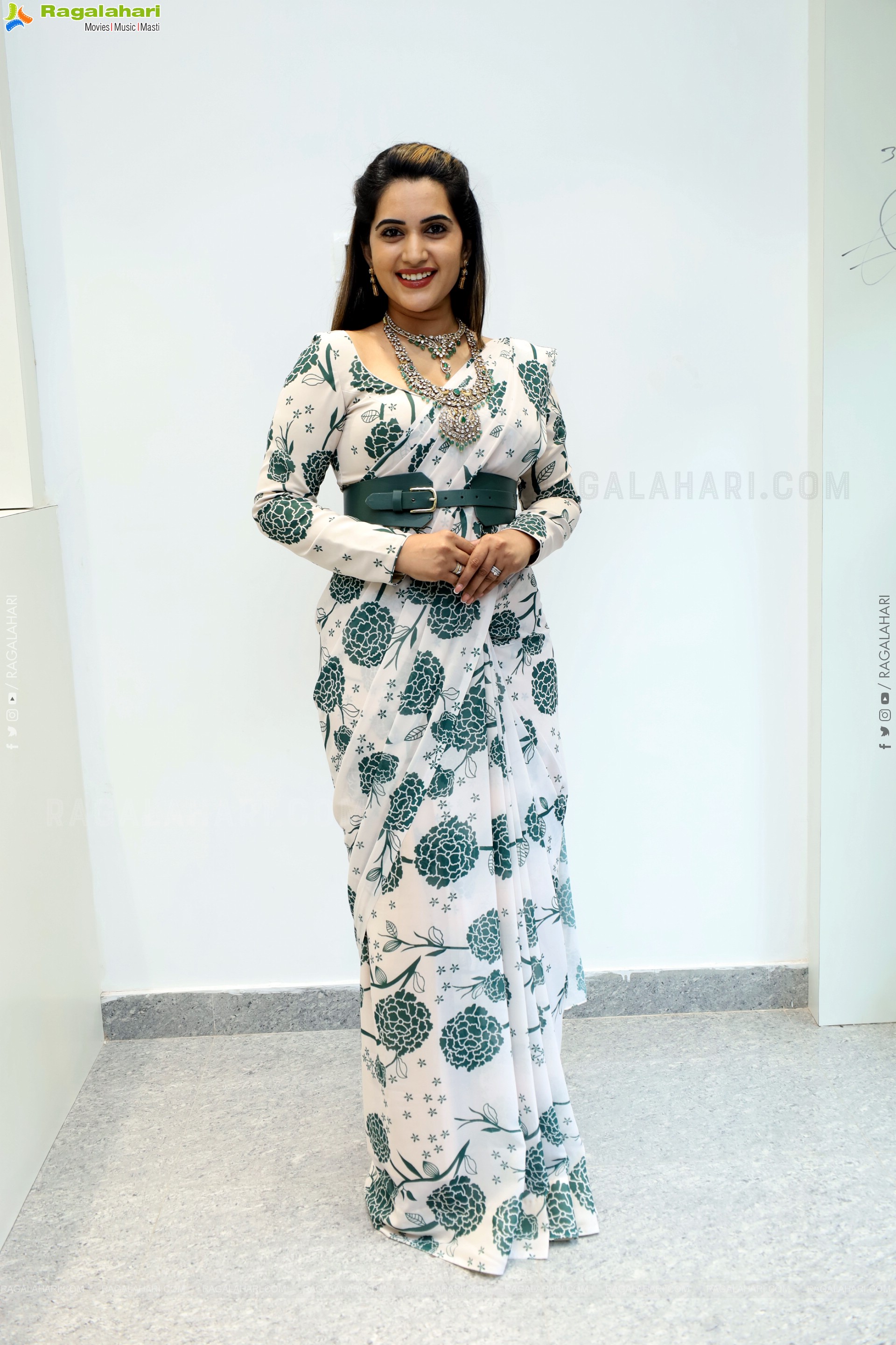 Sravanthi Chokarapu Latest Glamorous Stills, HD Gallery