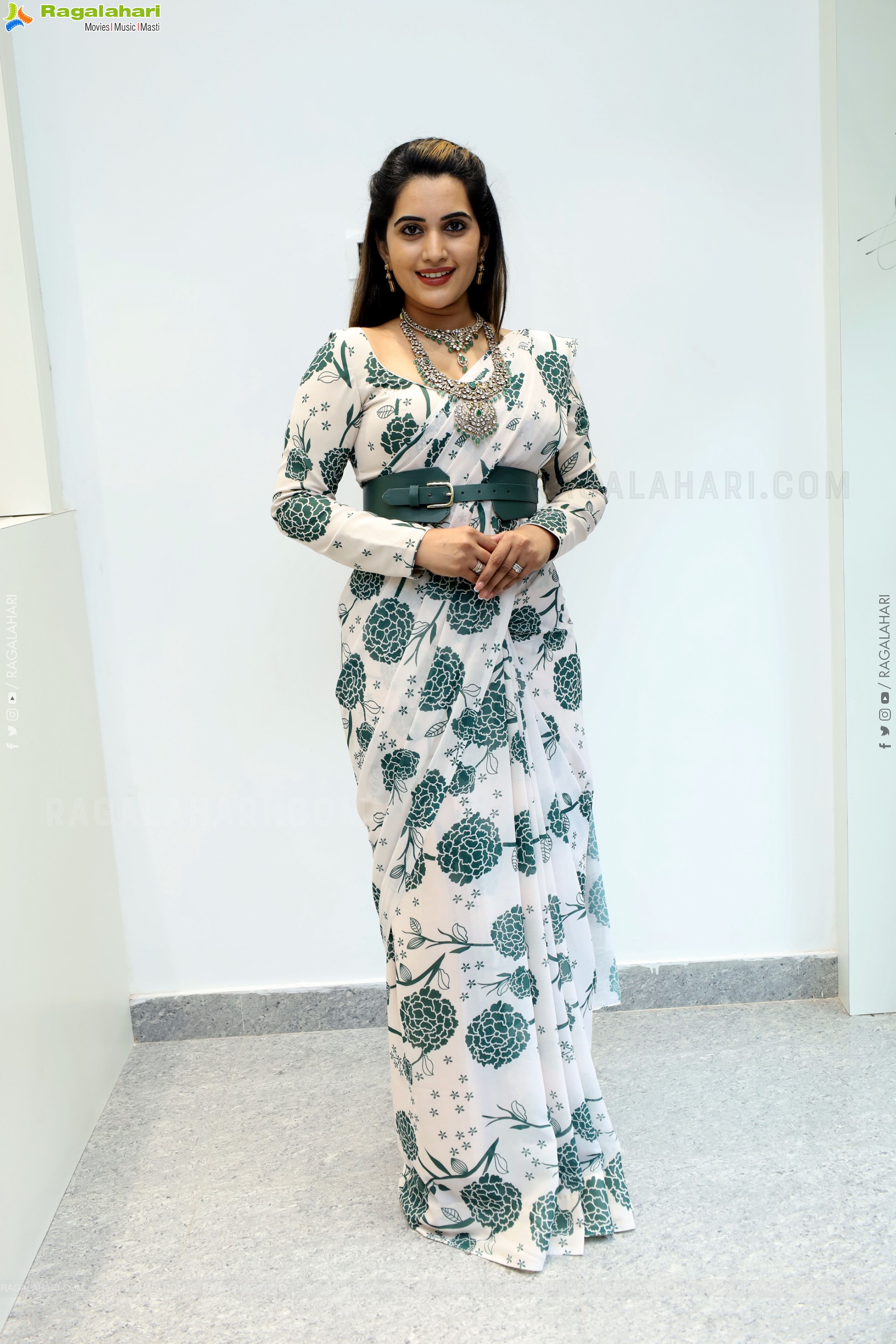 Sravanthi Chokarapu Latest Glamorous Stills, HD Gallery