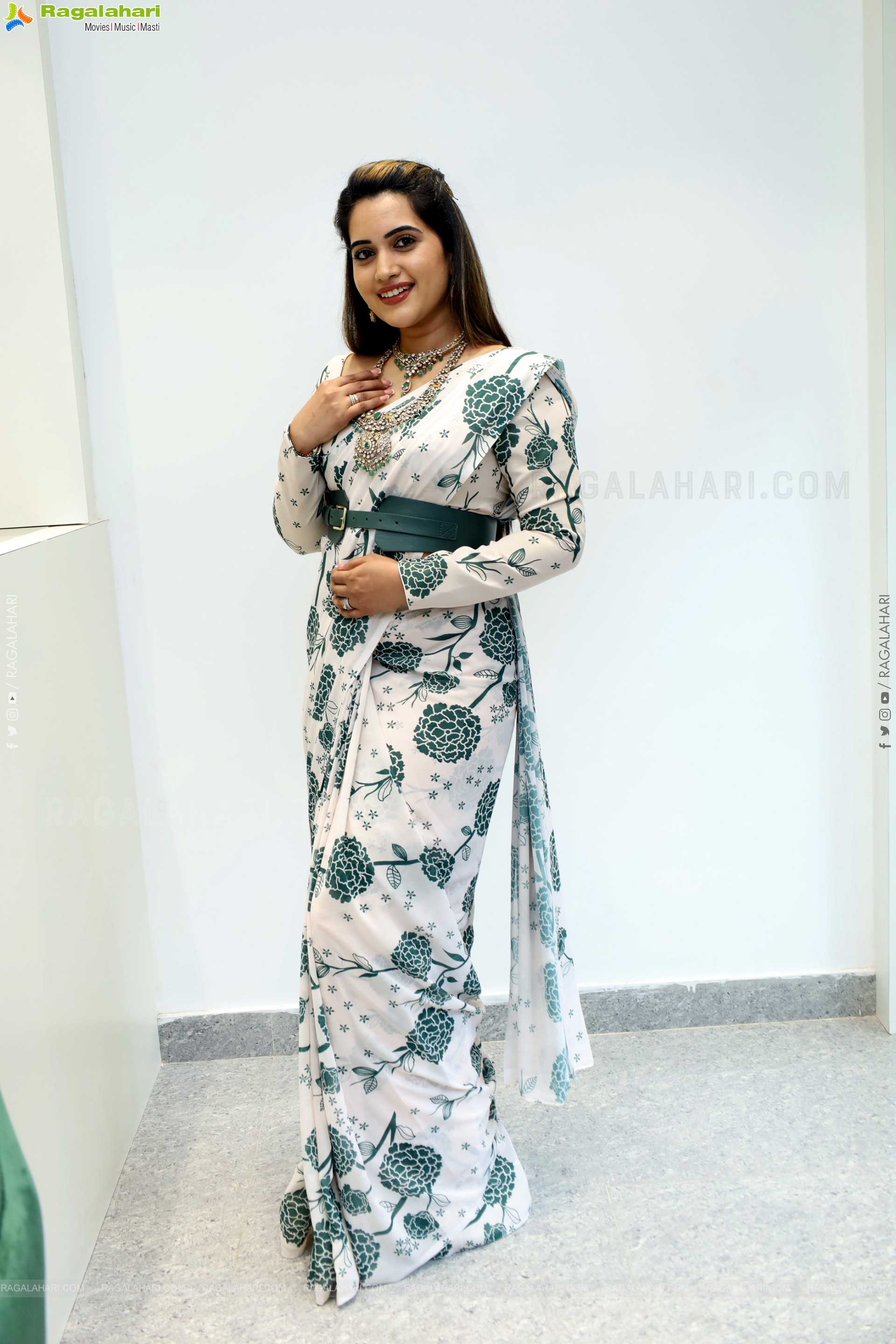 Sravanthi Chokarapu Latest Glamorous Stills, HD Gallery
