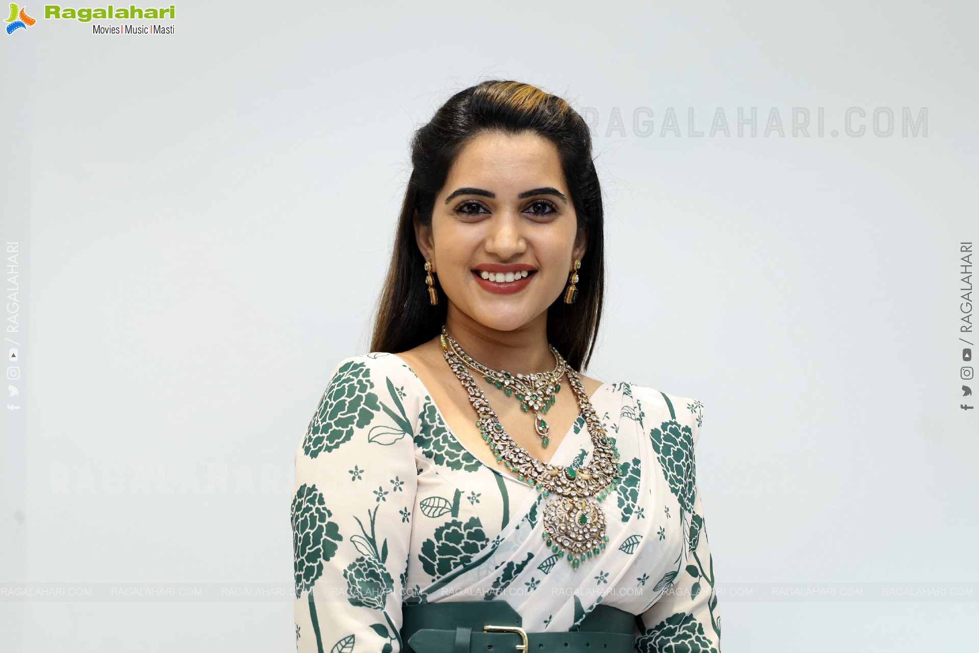 Sravanthi Chokarapu Latest Glamorous Stills, HD Gallery