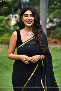 Supritha at Chowdary Gari Abbayi Tho Naidu Gari Ammayi Press