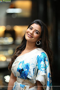 Aishwarya Rajesh at Isakapatnam Trailer Launch