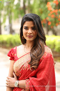 Aishwarya Rajesh at Oh Sukumari Teaser Launch Event