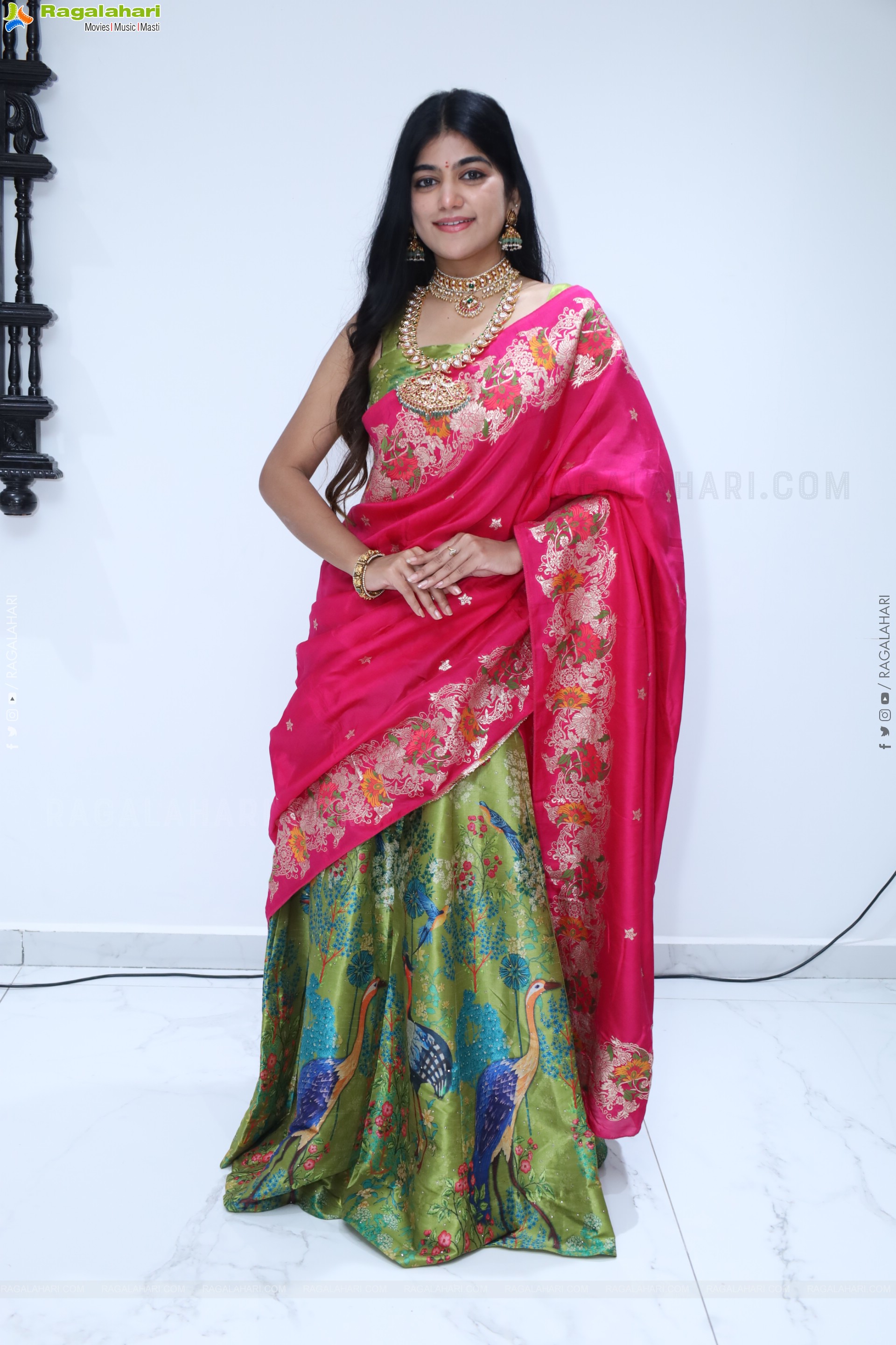 Kushi Naidu Poses with Traditional Jewellery, HD Gallery