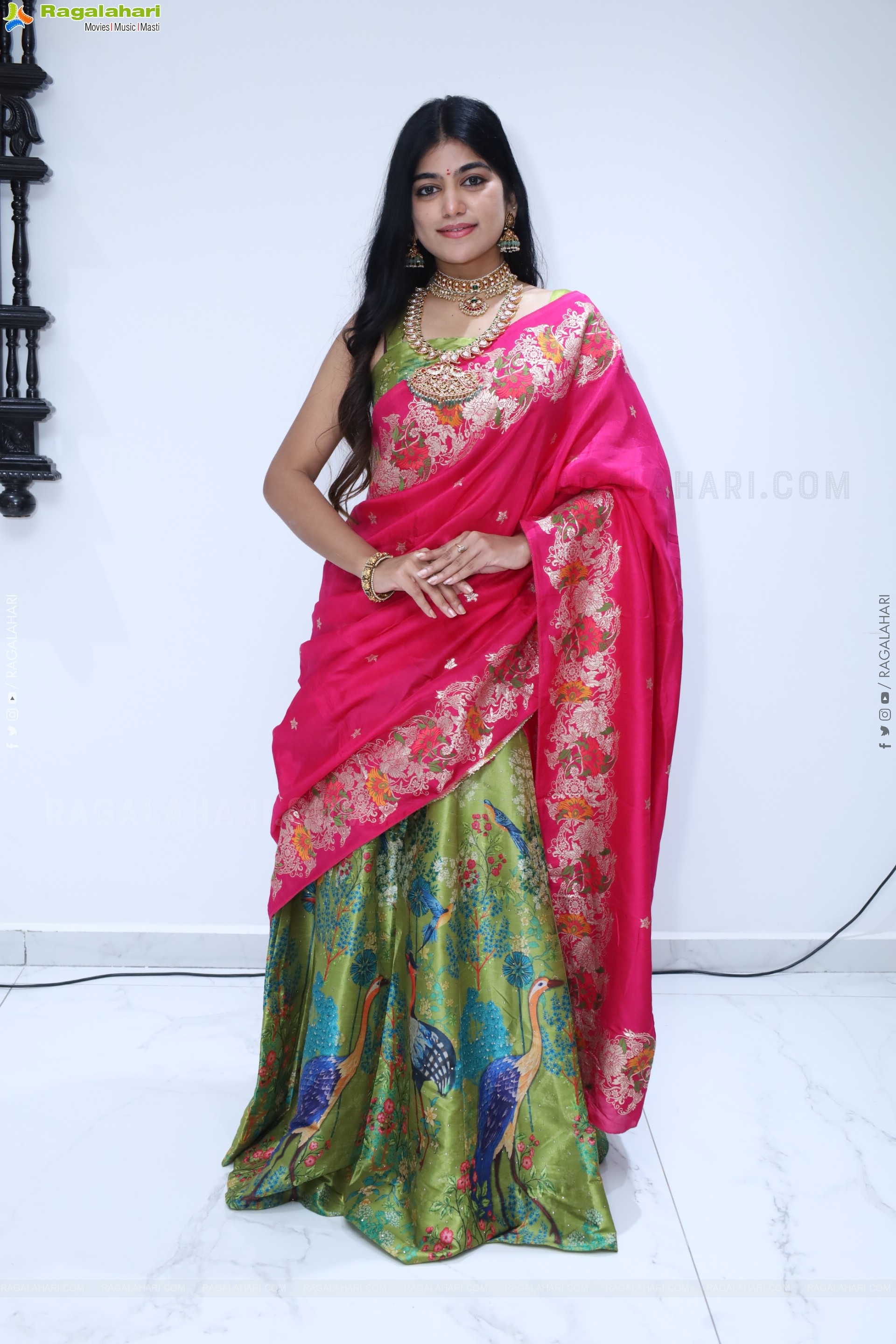 Kushi Naidu Poses with Traditional Jewellery, HD Gallery