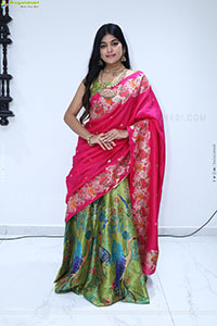 Kushi Naidu Poses with Traditional Jewellery