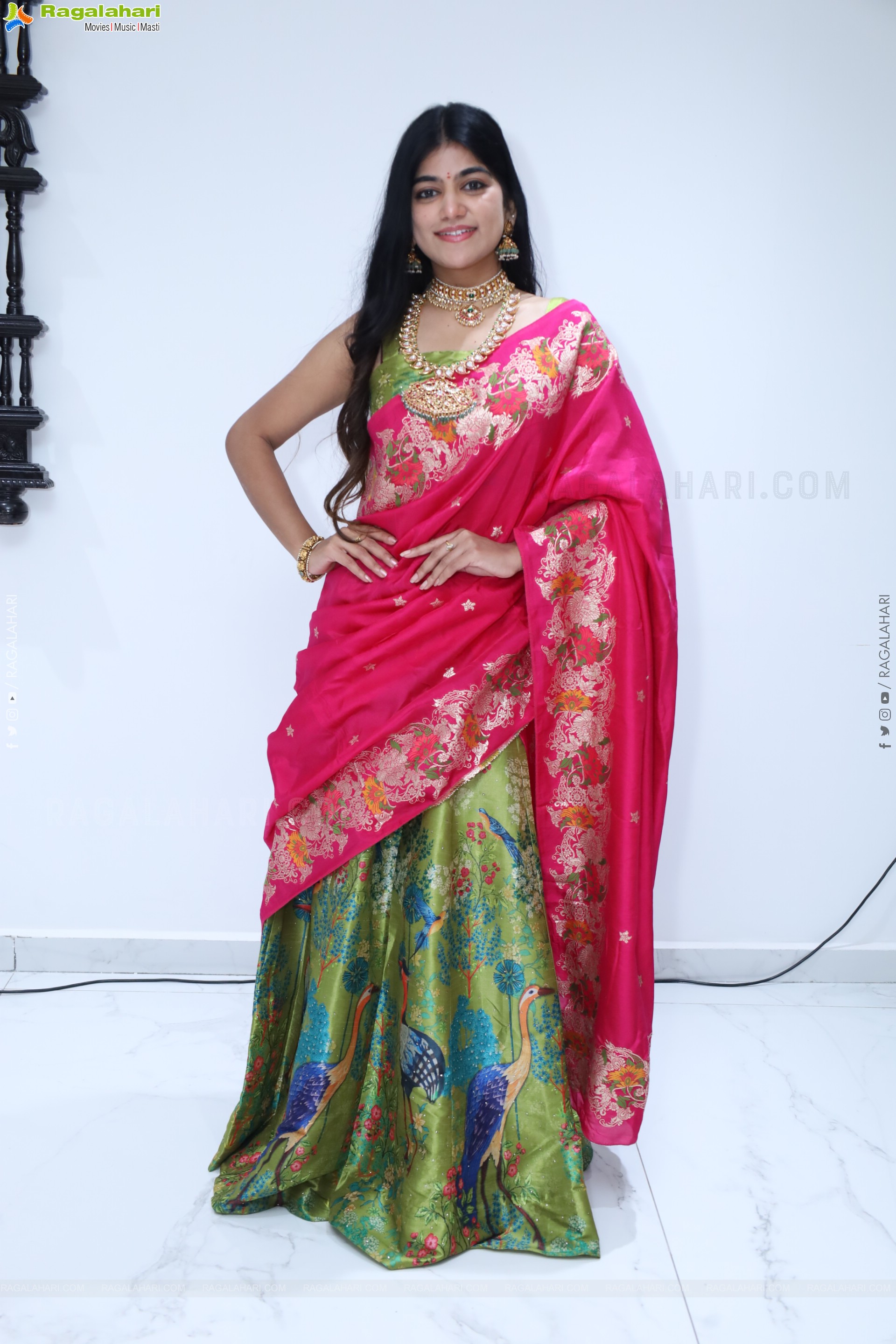 Kushi Naidu Poses with Traditional Jewellery, HD Gallery