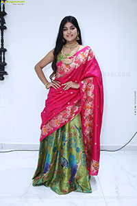 Kushi Naidu Poses with Traditional Jewellery