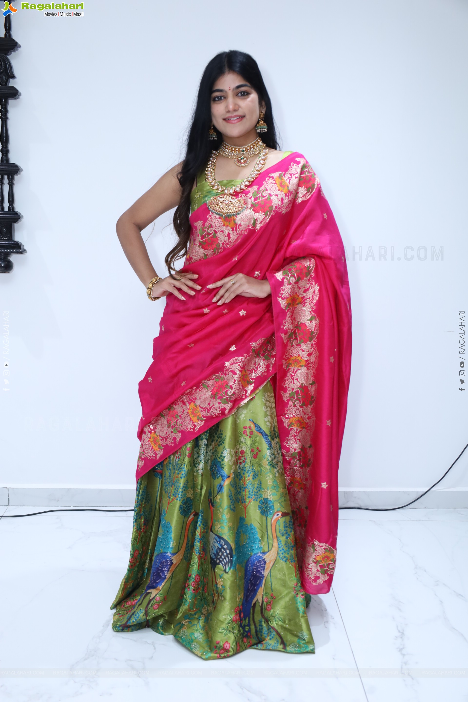 Kushi Naidu Poses with Traditional Jewellery, HD Gallery