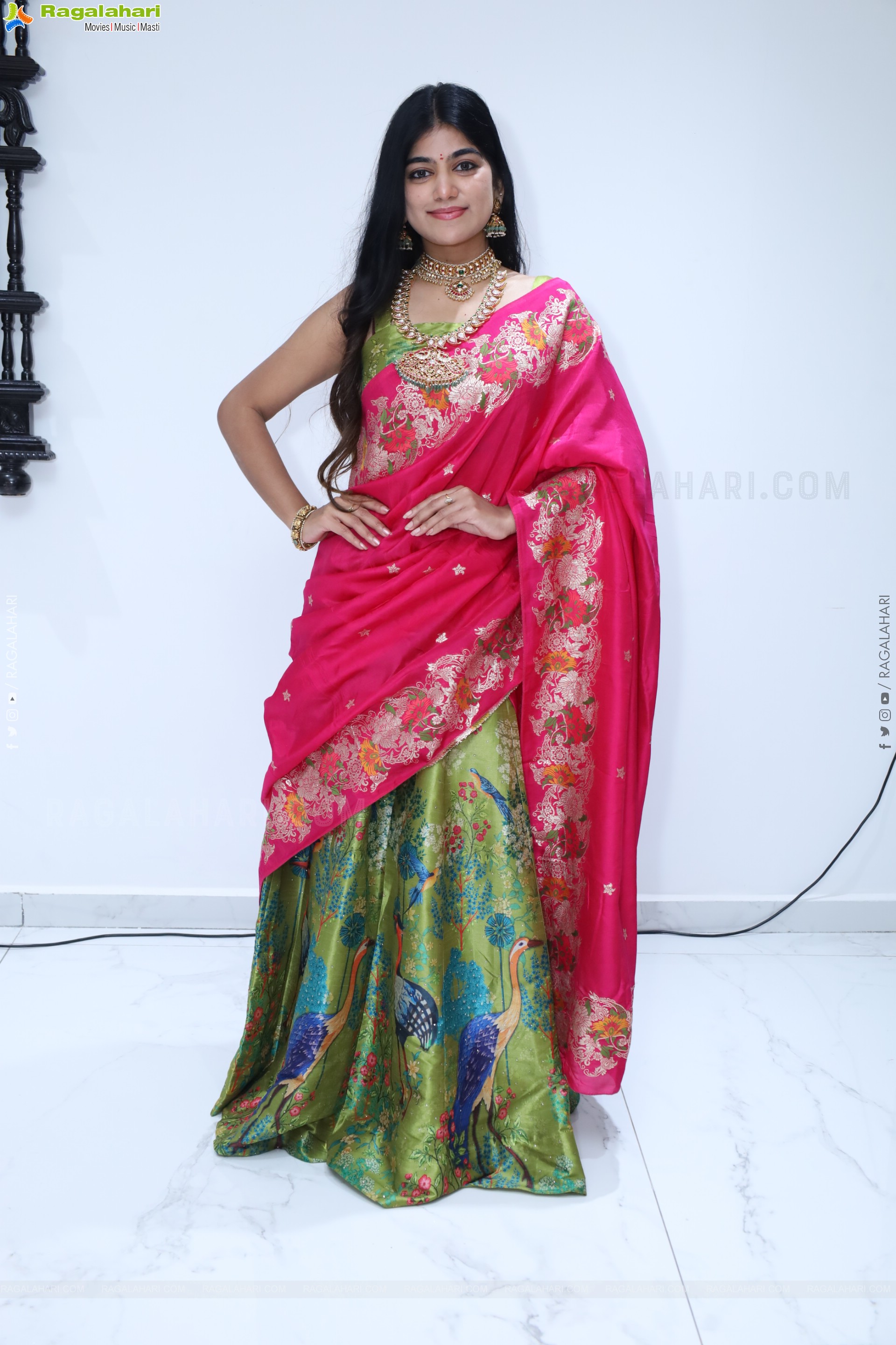 Kushi Naidu Poses with Traditional Jewellery, HD Gallery